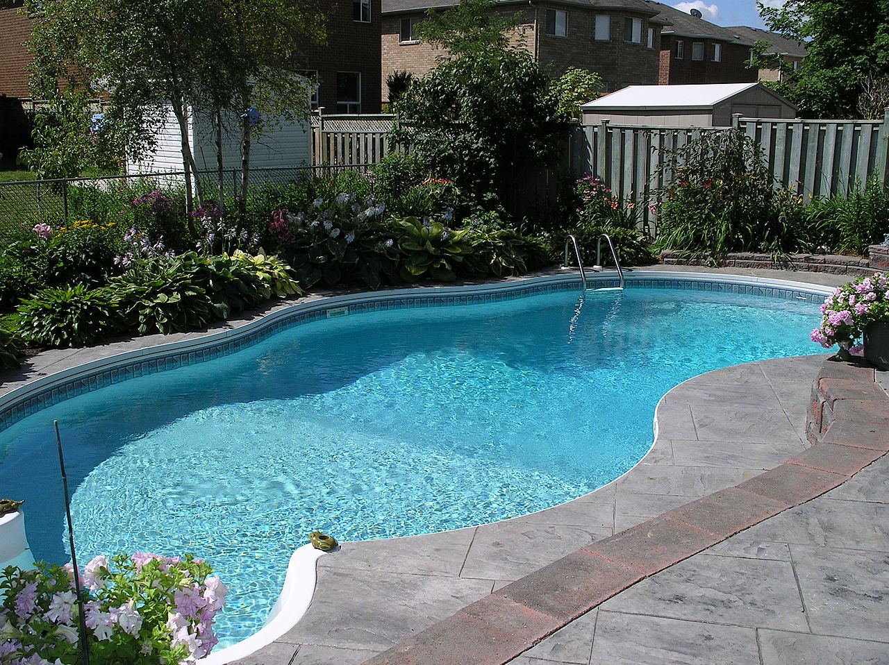 home swimming pool maintenance